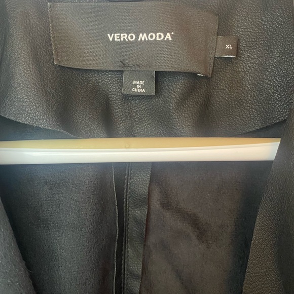⭐️ vero moda faux cream leather jacket⭐️ - Picture 2 of 5